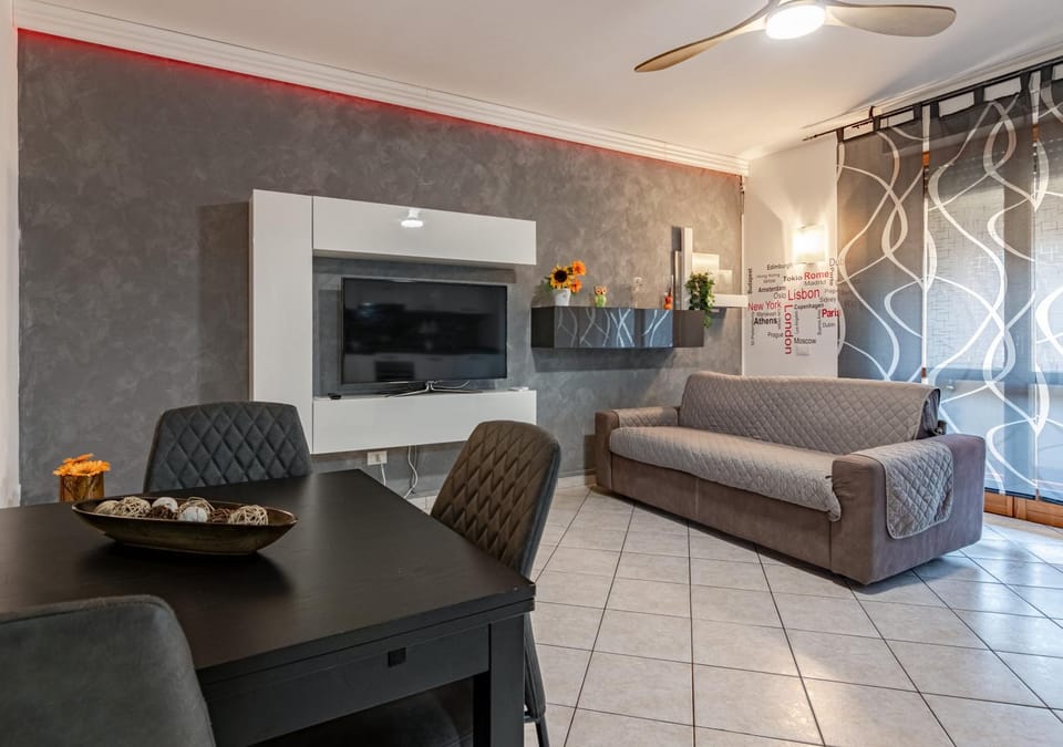 Communal lounge/ TV room, TV and multimedia, Living room, Seating area, Dining area, Evening entertainment, fireplace