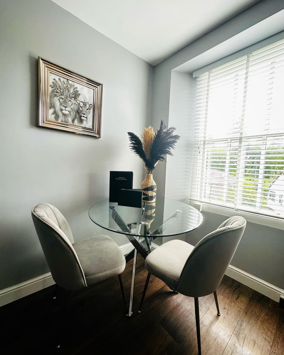 Living room, Seating area, Dining area