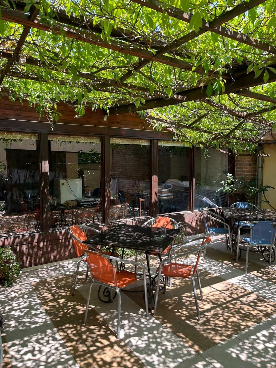 Patio, Restaurant/places to eat, Day, Garden