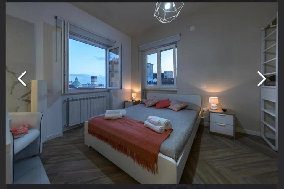 Bed, Natural landscape, Photo of the whole room, Bedroom, towels