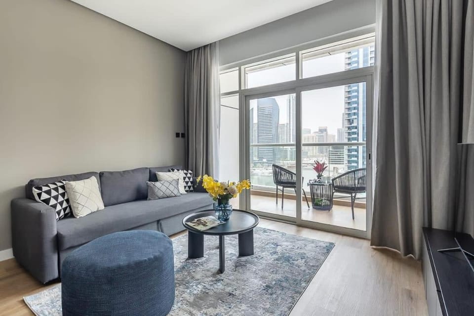 Frank Porter - Continental Tower Apartment in Dubai