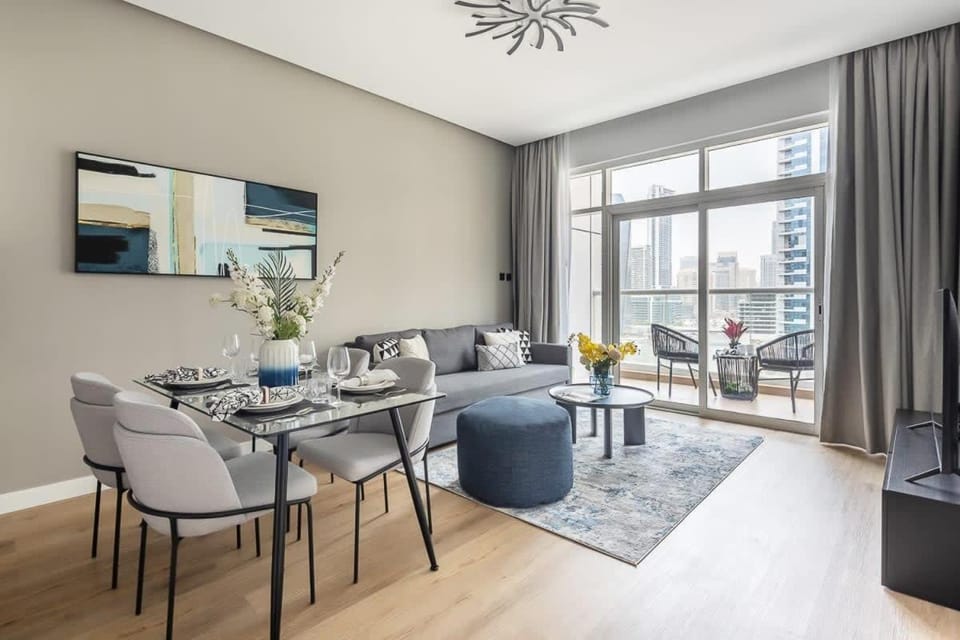 Frank Porter - Continental Tower Apartment in Dubai