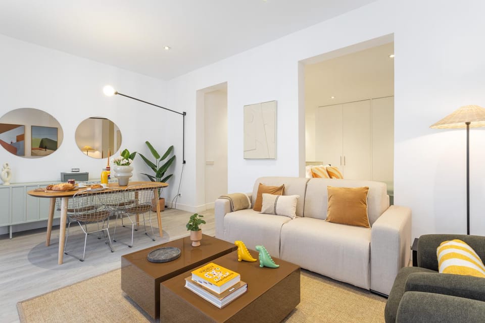 Living room, Seating area, Dining area