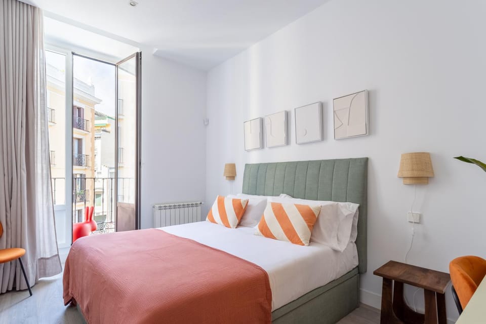 Bed, Photo of the whole room, Bedroom