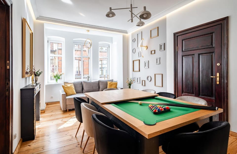 Billiard, Billiard, Living room, Seating area