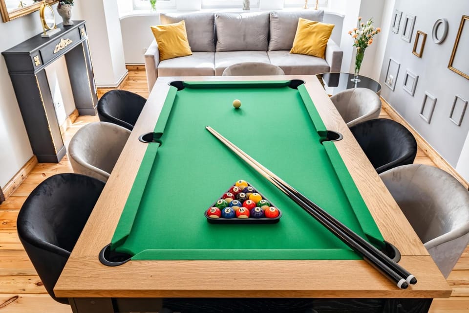 Billiard, Billiard, Game Room, Living room, Seating area