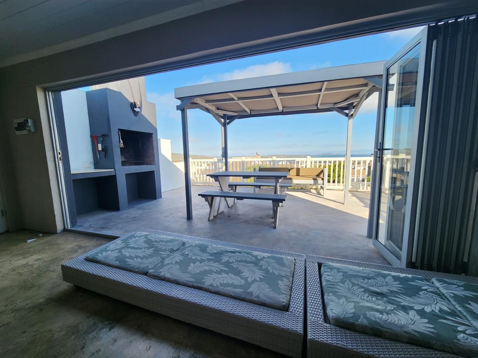 Day, Natural landscape, View (from property/room), Balcony/Terrace, Living room, Seating area, Sea view