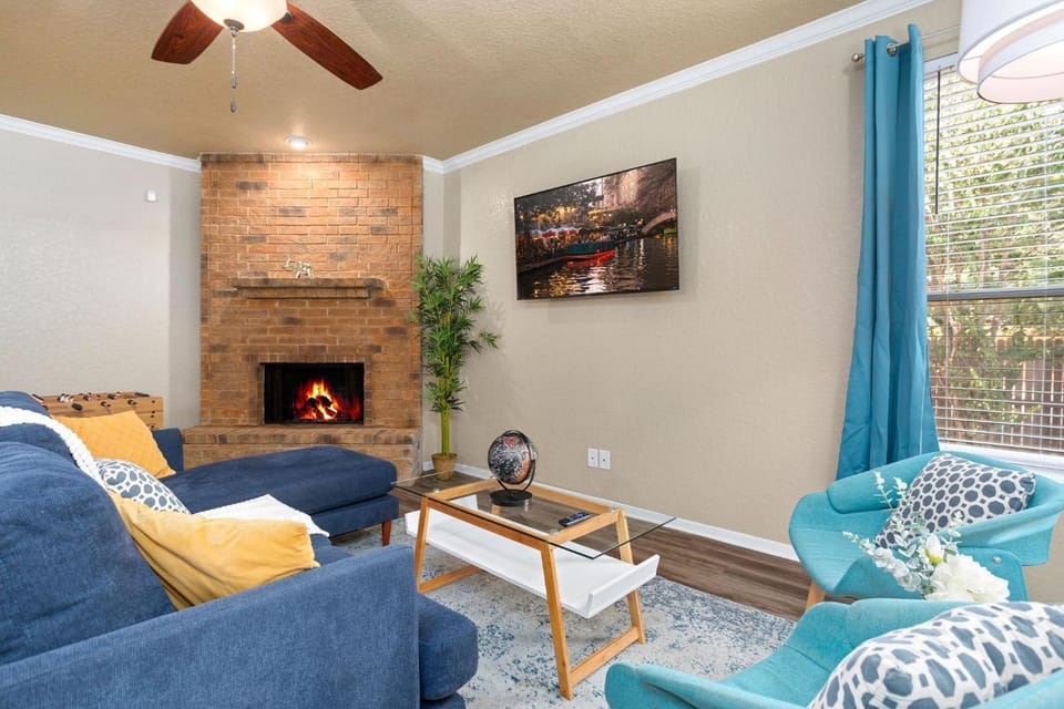 Long Stay Only Cibolo Getaway Pool Air Hockey House in Schertz