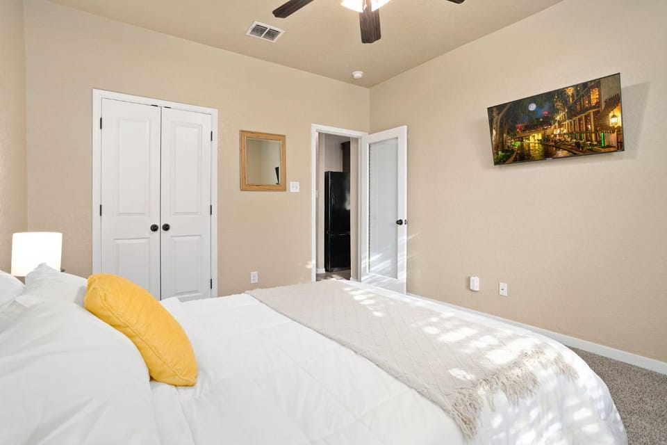 Long Stay Only Cibolo Getaway Pool Air Hockey House in Schertz