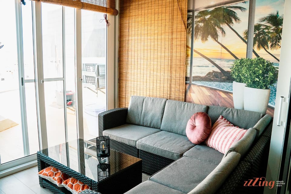 Day, Living room