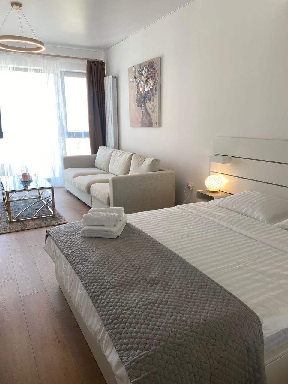 Bed, Living room, Photo of the whole room, Seating area, Bedroom