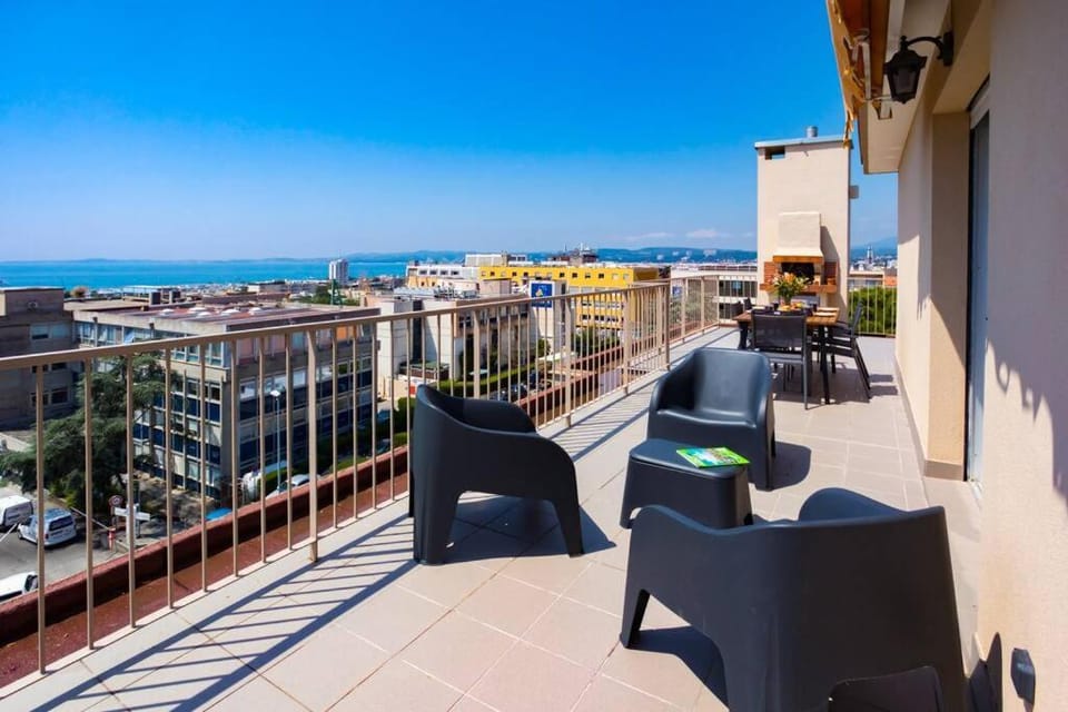 L43 Staywiz us - Suite Maurice sea view 6Pax-Terrace,Parking,AC Apartment in Nice