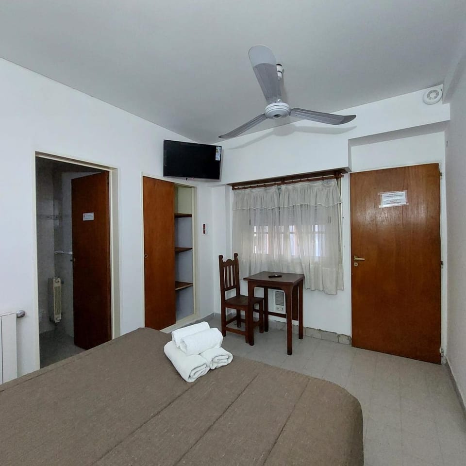 Bed, TV and multimedia, Photo of the whole room, towels, wardrobe