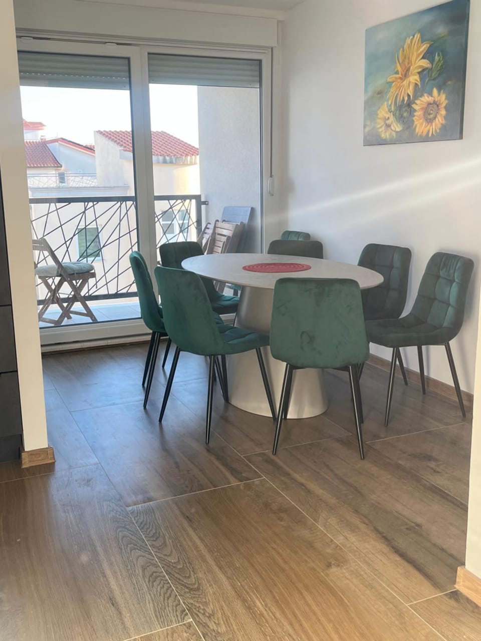 Seating area, Dining area