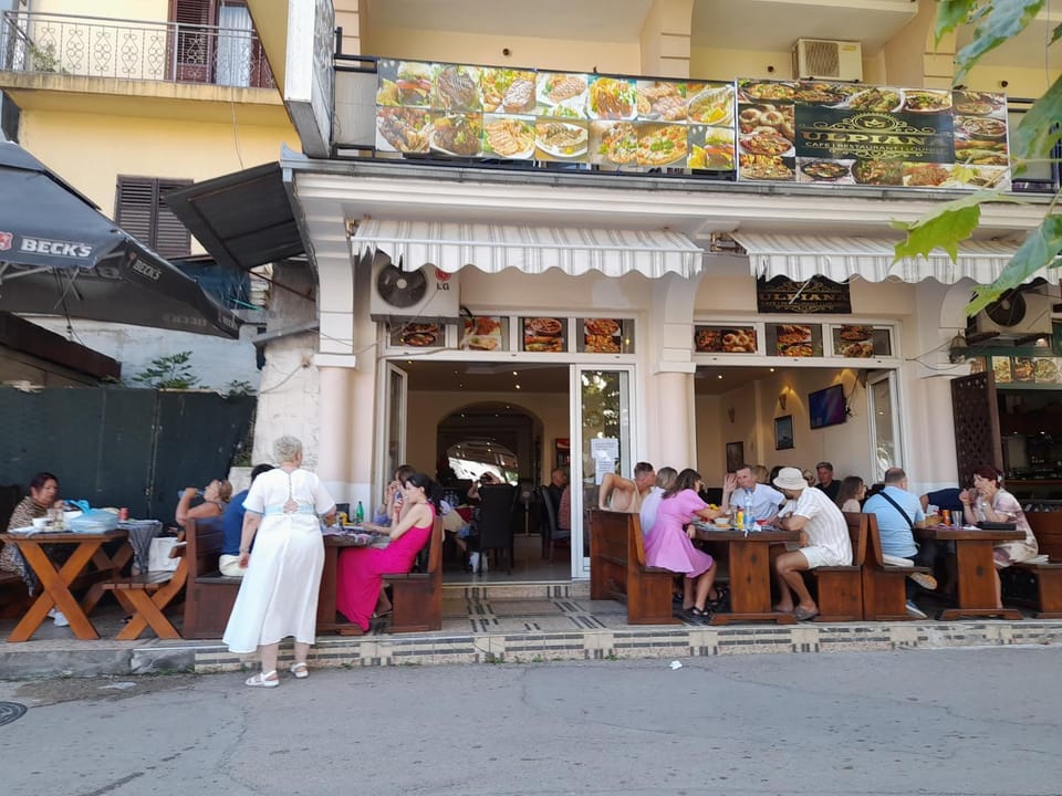 Property building, Restaurant/places to eat, Food and drinks, Guests