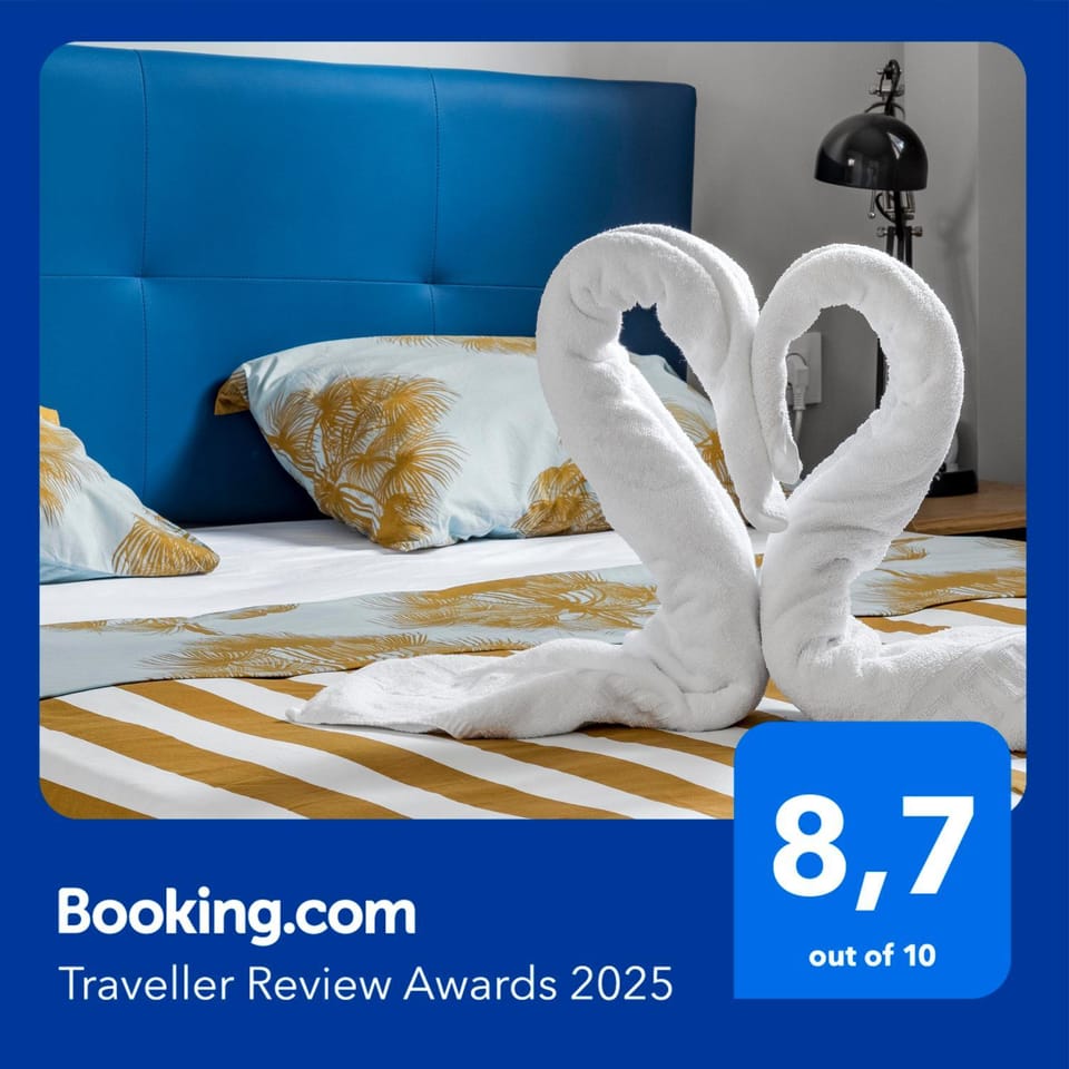 Bed, Bedroom, Certificate/Award, towels
