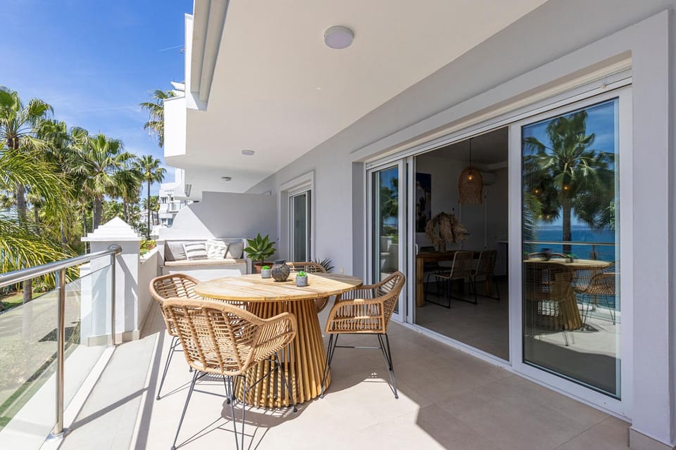 View (from property/room), Balcony/Terrace, Seating area, Dining area