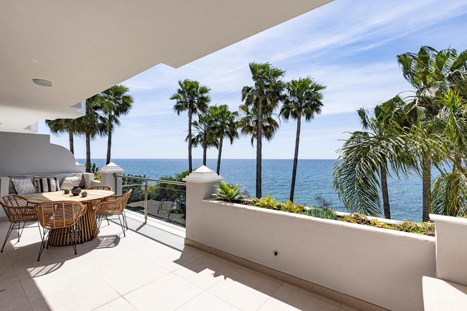 View (from property/room), Balcony/Terrace, Seating area, Dining area, Sea view