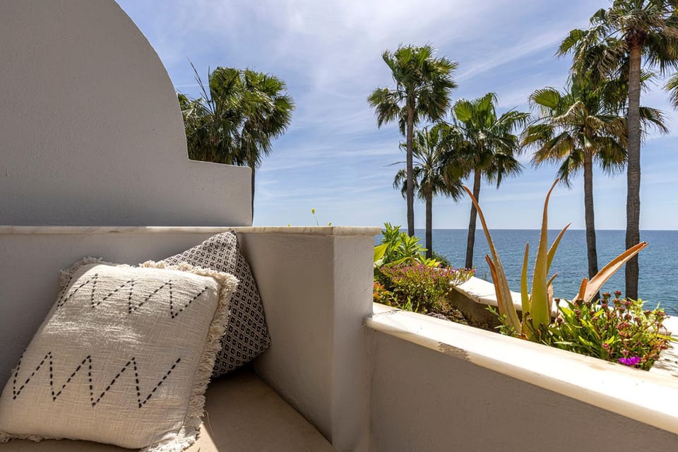 Day, Natural landscape, View (from property/room), Balcony/Terrace, Living room, Seating area, Sea view