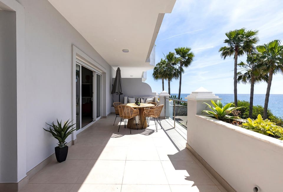 View (from property/room), Balcony/Terrace, Seating area, Dining area, Sea view
