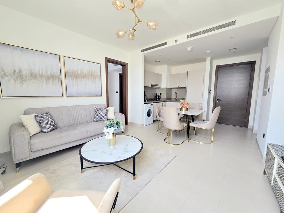 Kitchen or kitchenette, Living room, Seating area, Dining area, minibar