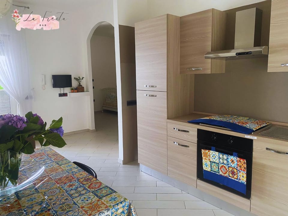 Communal lounge/ TV room, Evening entertainment, minibar