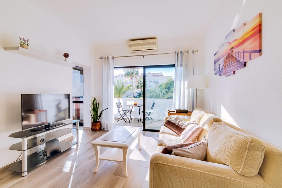 TV and multimedia, Balcony/Terrace, Living room, City view