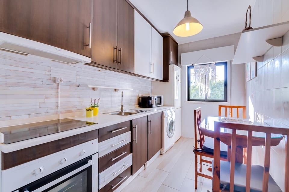 Coffee/tea facilities, Kitchen or kitchenette, Dining area, washing machine