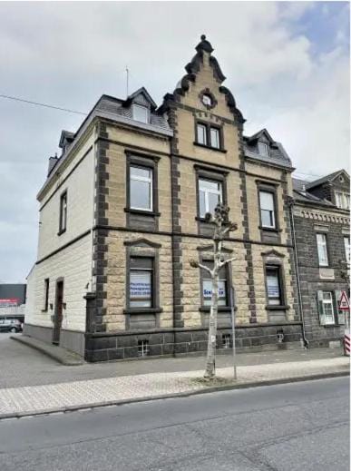 Property building, Neighbourhood, Landmark view, Street view, Location