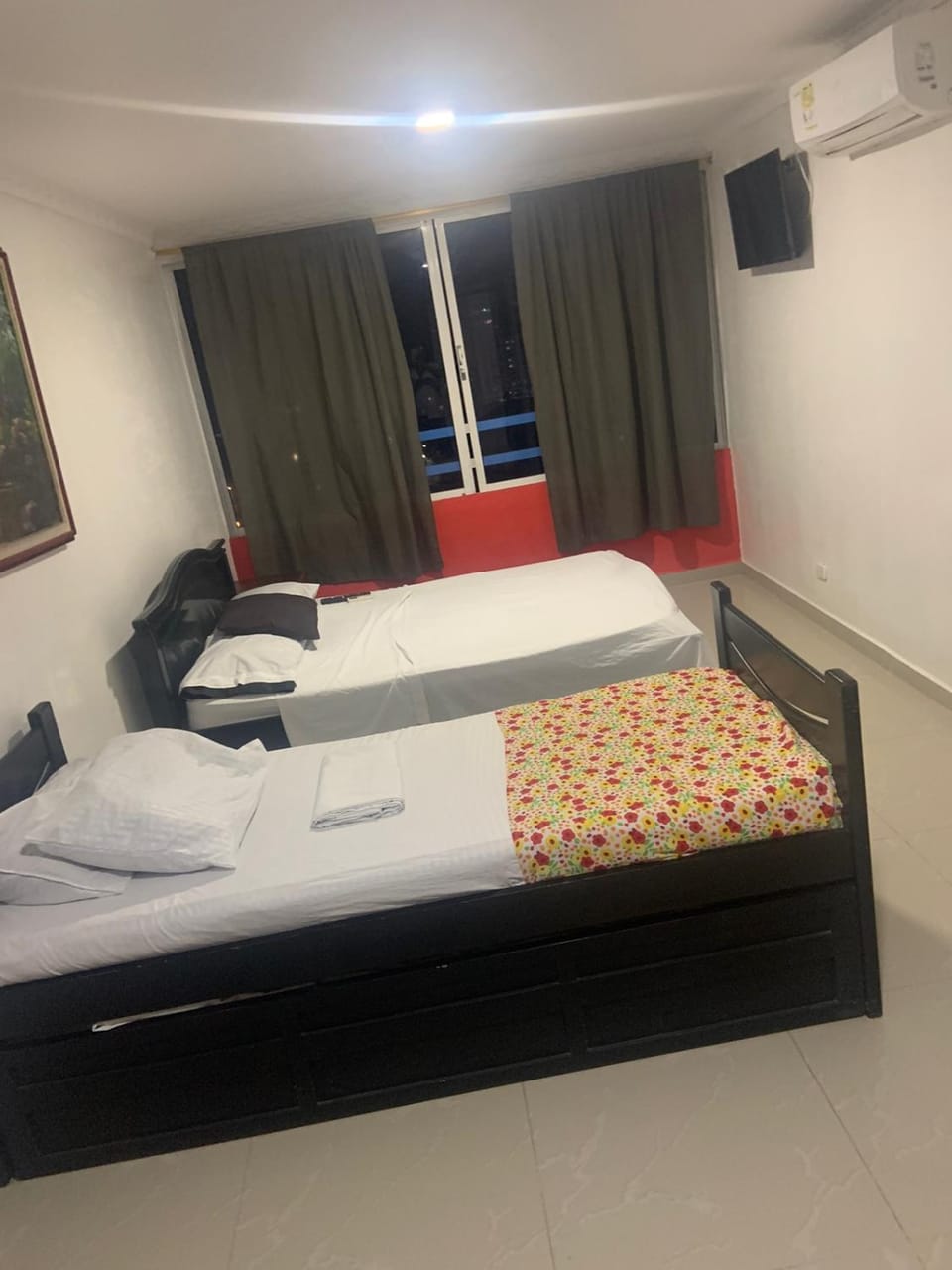 Bed, TV and multimedia, Bedroom