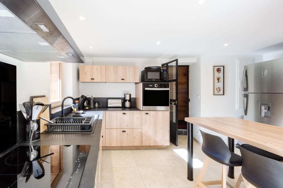 Kitchen or kitchenette, Living room