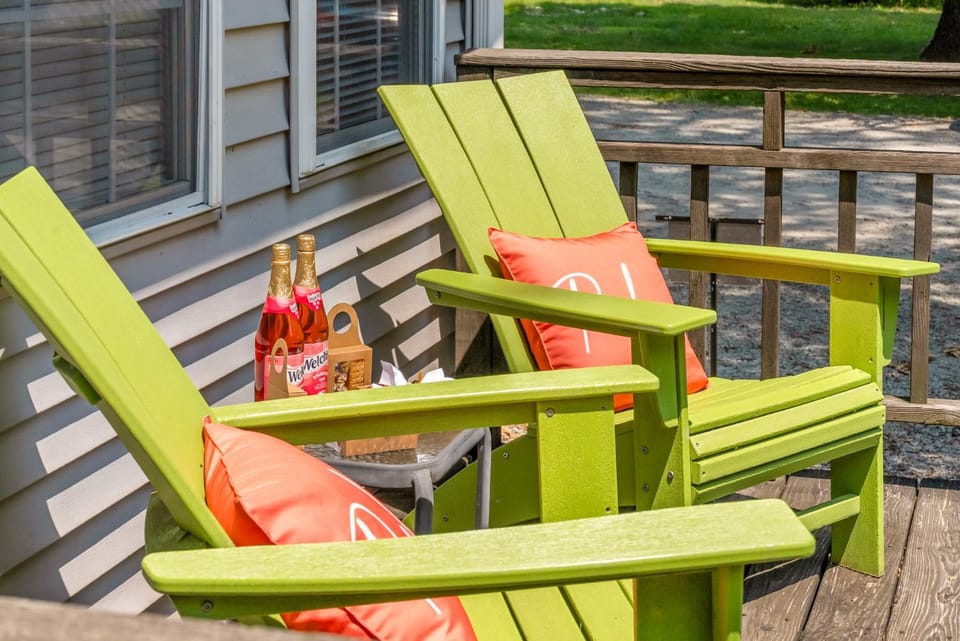 King Suite 2 Full Baths Stocked Kitchen Apartment in Warsaw