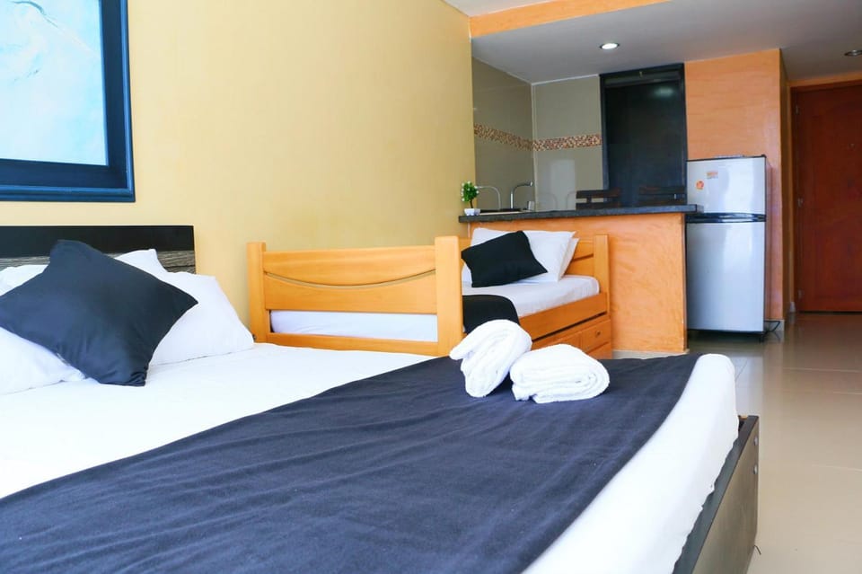 Bed, Kitchen or kitchenette, Photo of the whole room, Bedroom