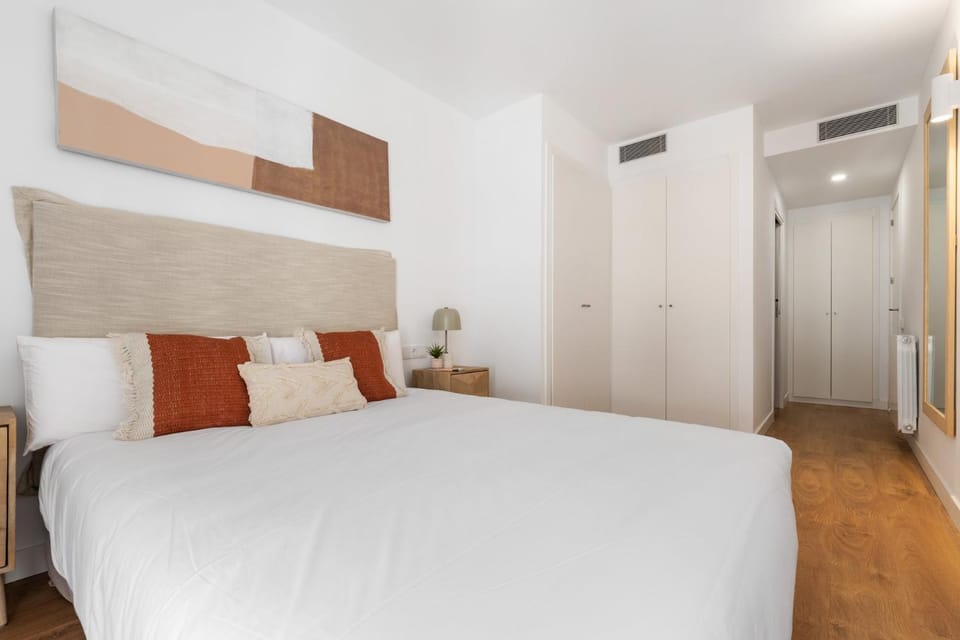 Bed, Photo of the whole room, Bedroom, wardrobe, air conditioner