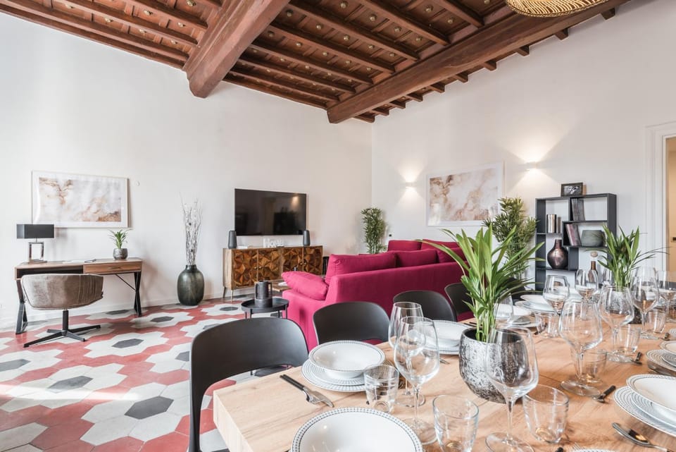 Communal lounge/ TV room, TV and multimedia, Living room, Seating area, Dining area, Evening entertainment