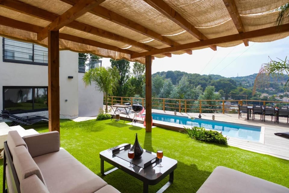 Villa modern Super-Cannes heated Pool, Parking, CLIM, 7 min to Cannes Beach Villa in Cannes