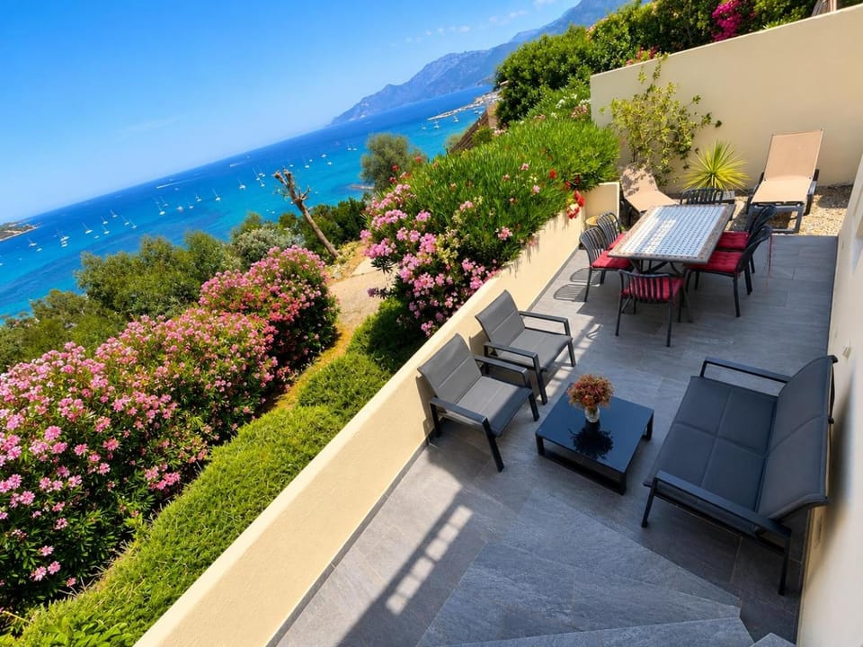 APPARTEMENT TERRASSE La Citadelle Appartements Saint Florent Apartment in Saint-Florent