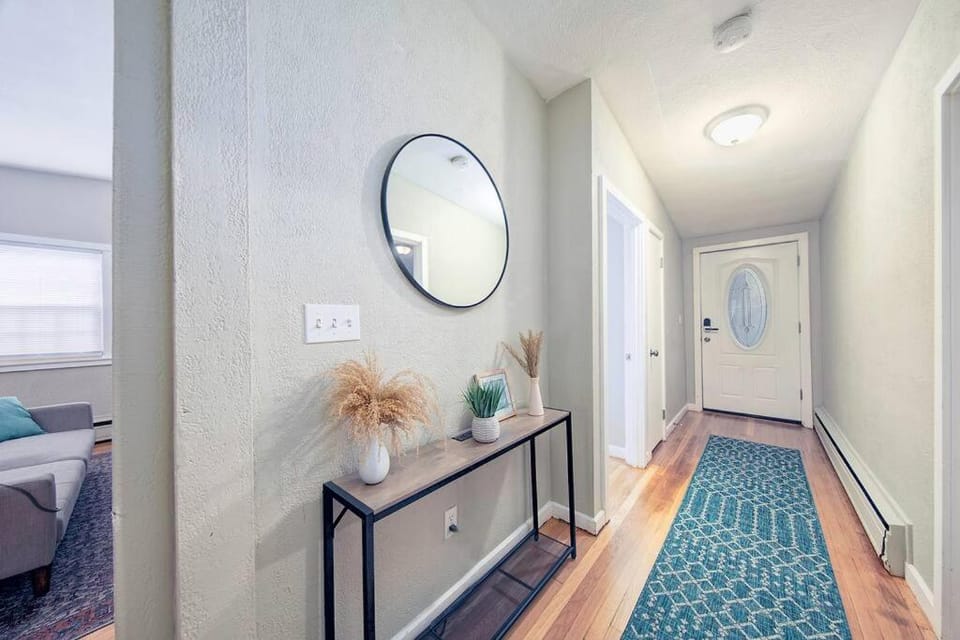 Couples and beach lovers meet your needs in one location Apartment in Marblehead