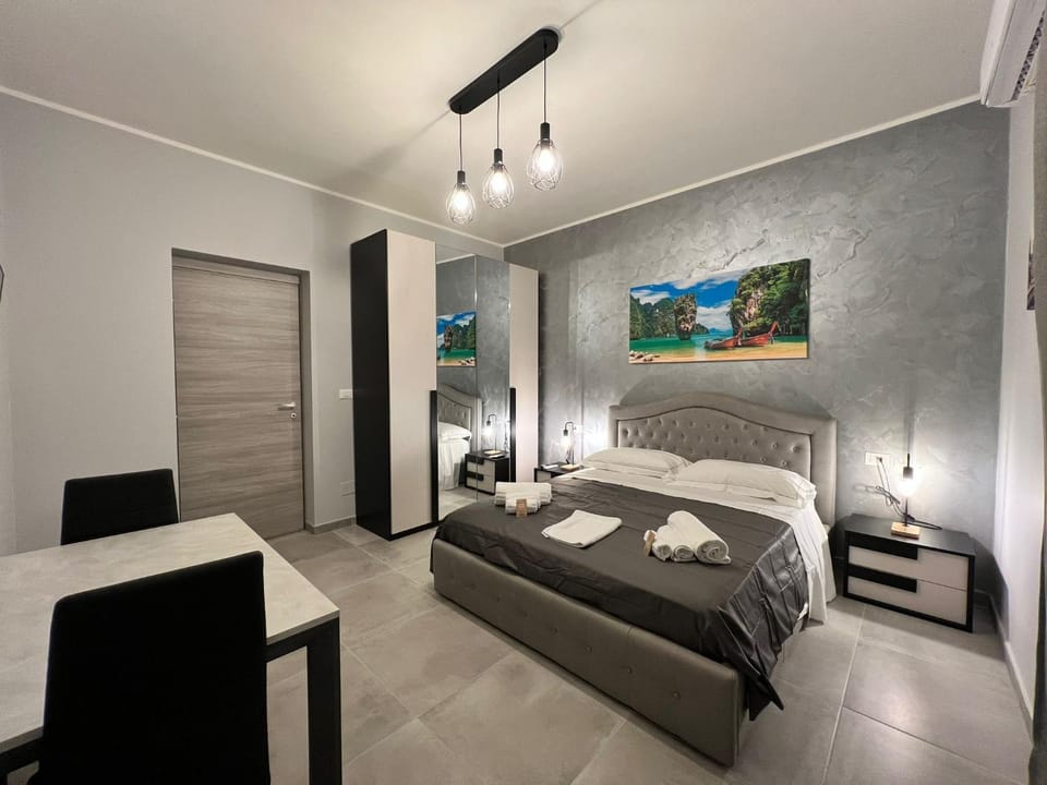 Bed, TV and multimedia, Photo of the whole room, Bedroom, wardrobe, air conditioner