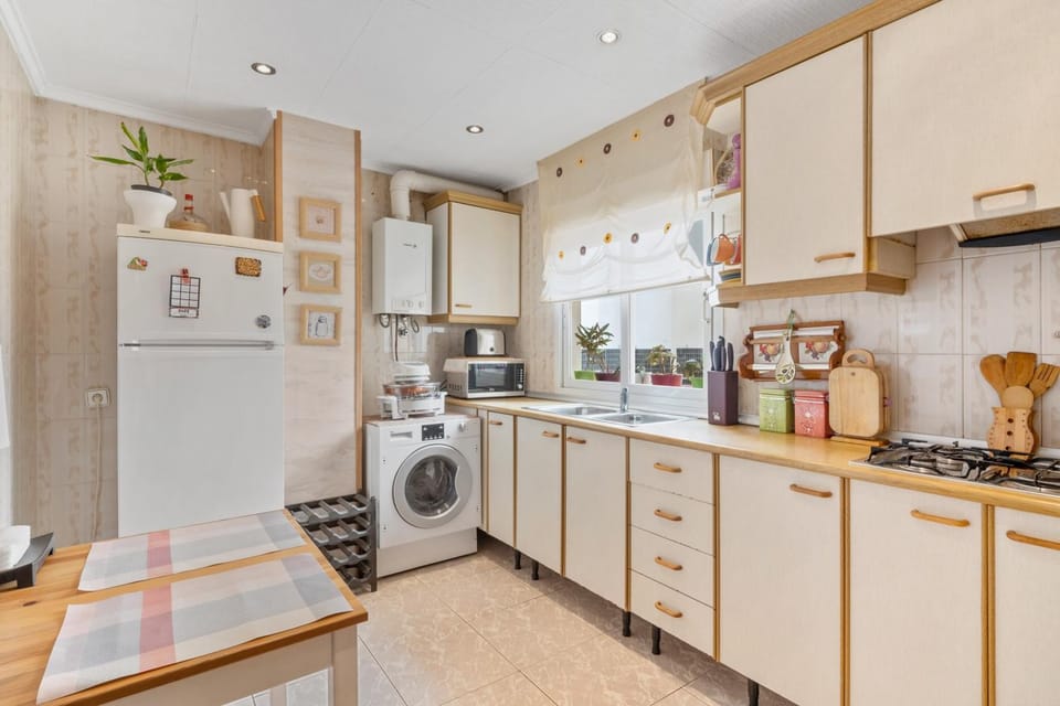 Kitchen or kitchenette, Living room