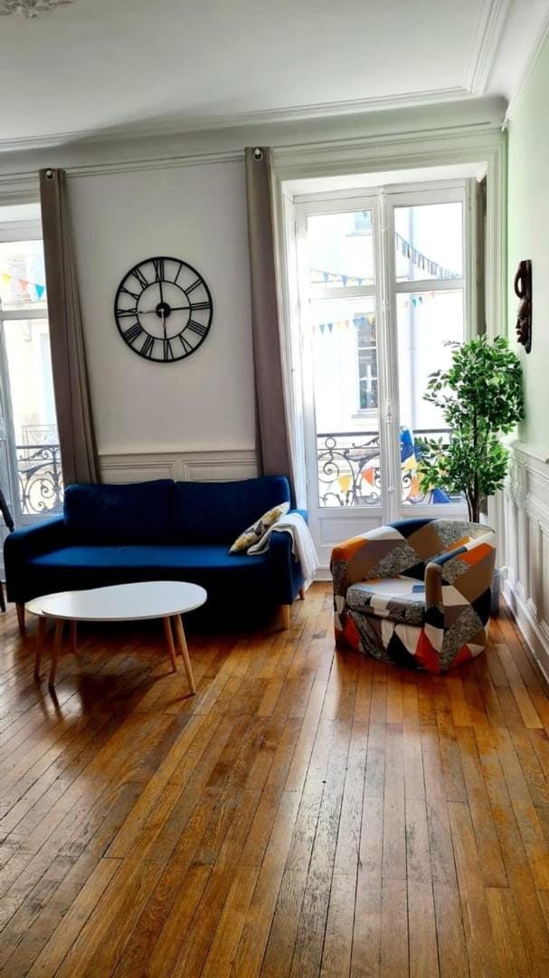 L'Haussmannien Apartment in Nantes