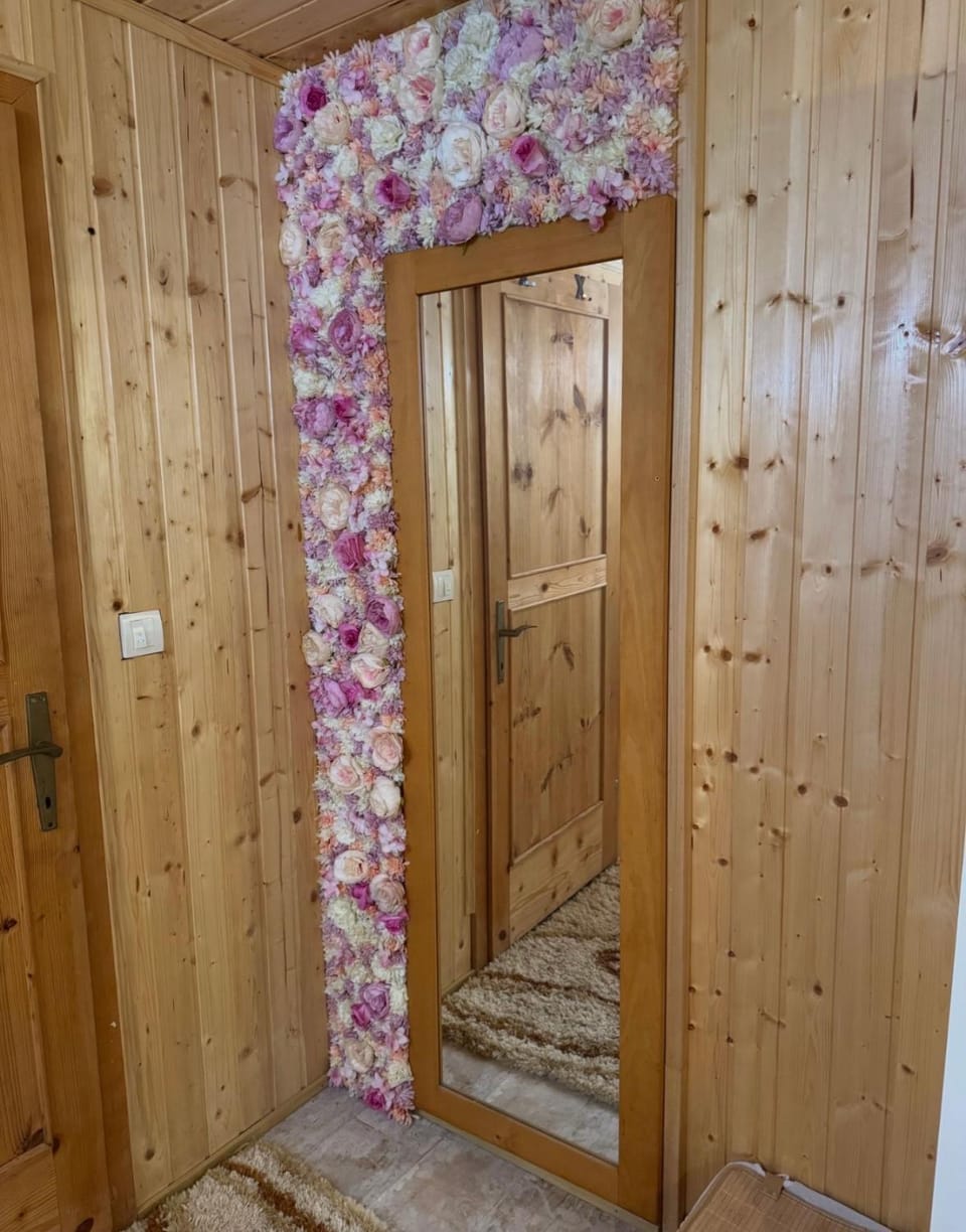 Vikendice Moskva Uvac House in Zlatibor District, Serbia