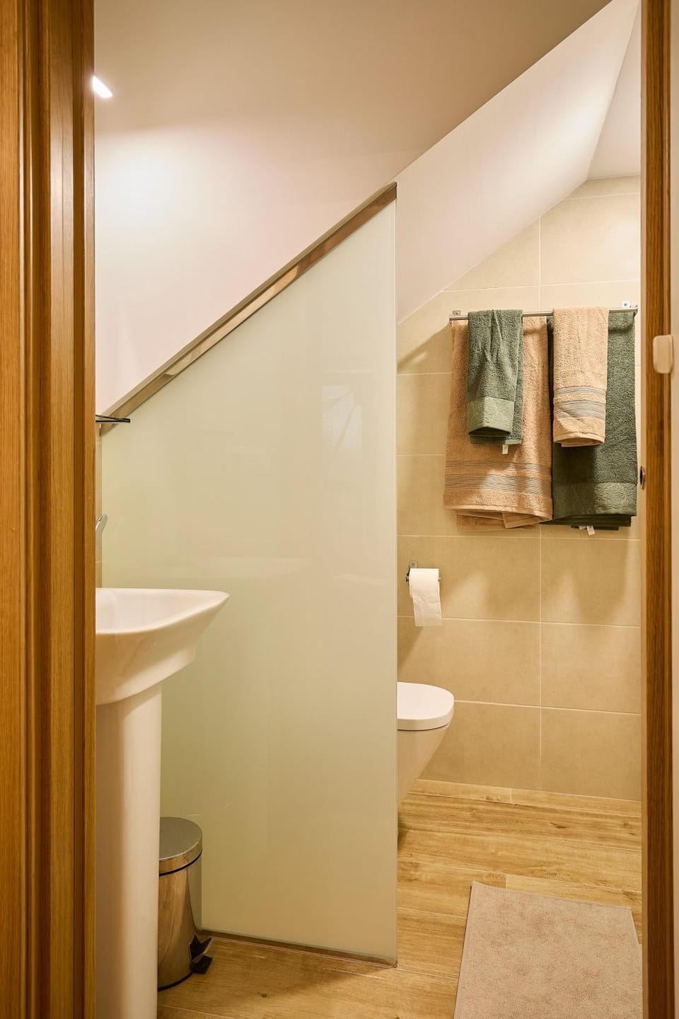 Shower, Toilet, Bathroom, towels