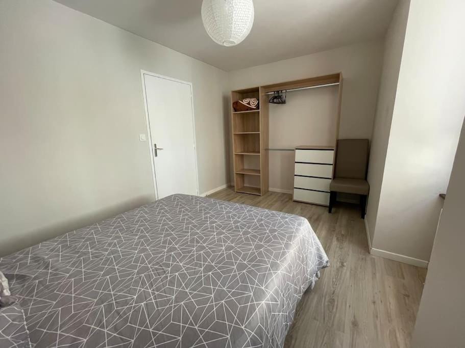 Bed, Photo of the whole room, Bedroom, wardrobe