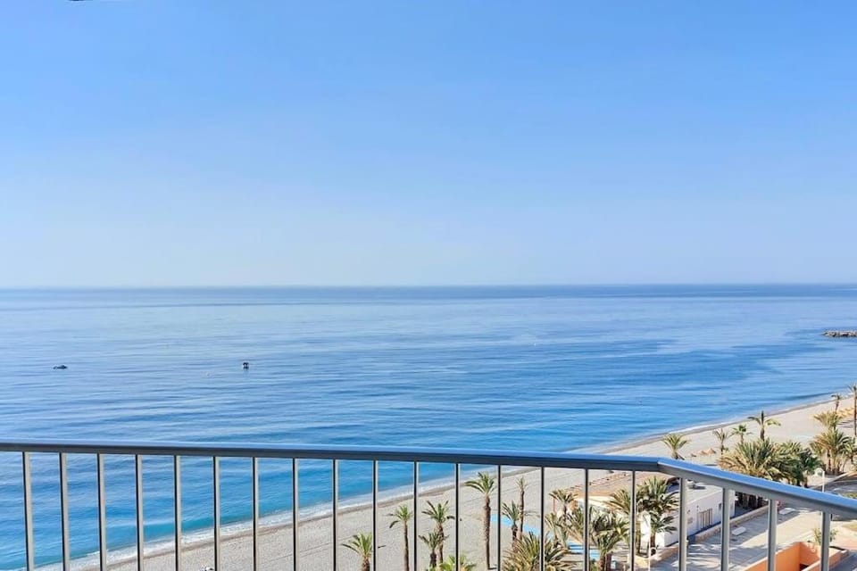 Almuñecar Seawiews Deluxe SinEsedesignhomes Apartment in Costa Tropical