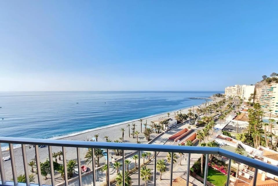 Almuñecar Seawiews Deluxe SinEsedesignhomes Apartment in Costa Tropical
