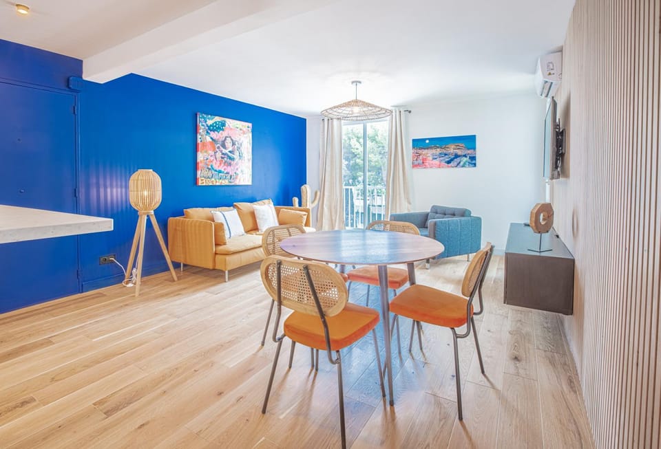 Living room, Dining area