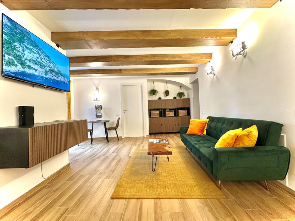 TV and multimedia, Living room, Seating area