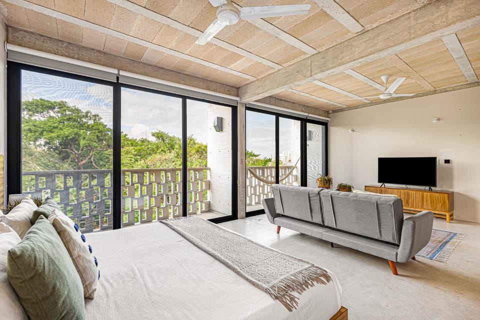 Communal lounge/ TV room, TV and multimedia, View (from property/room), Living room
