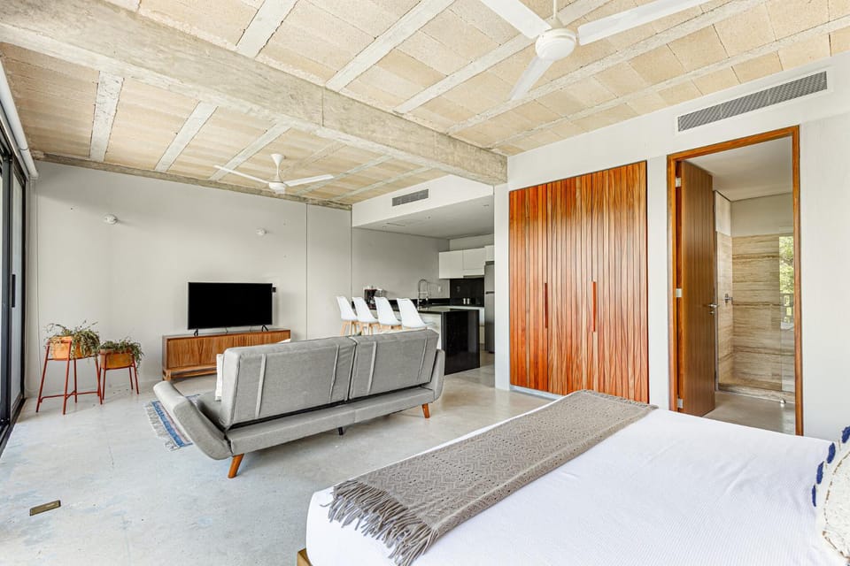 TV and multimedia, Kitchen or kitchenette, Living room, Bedroom